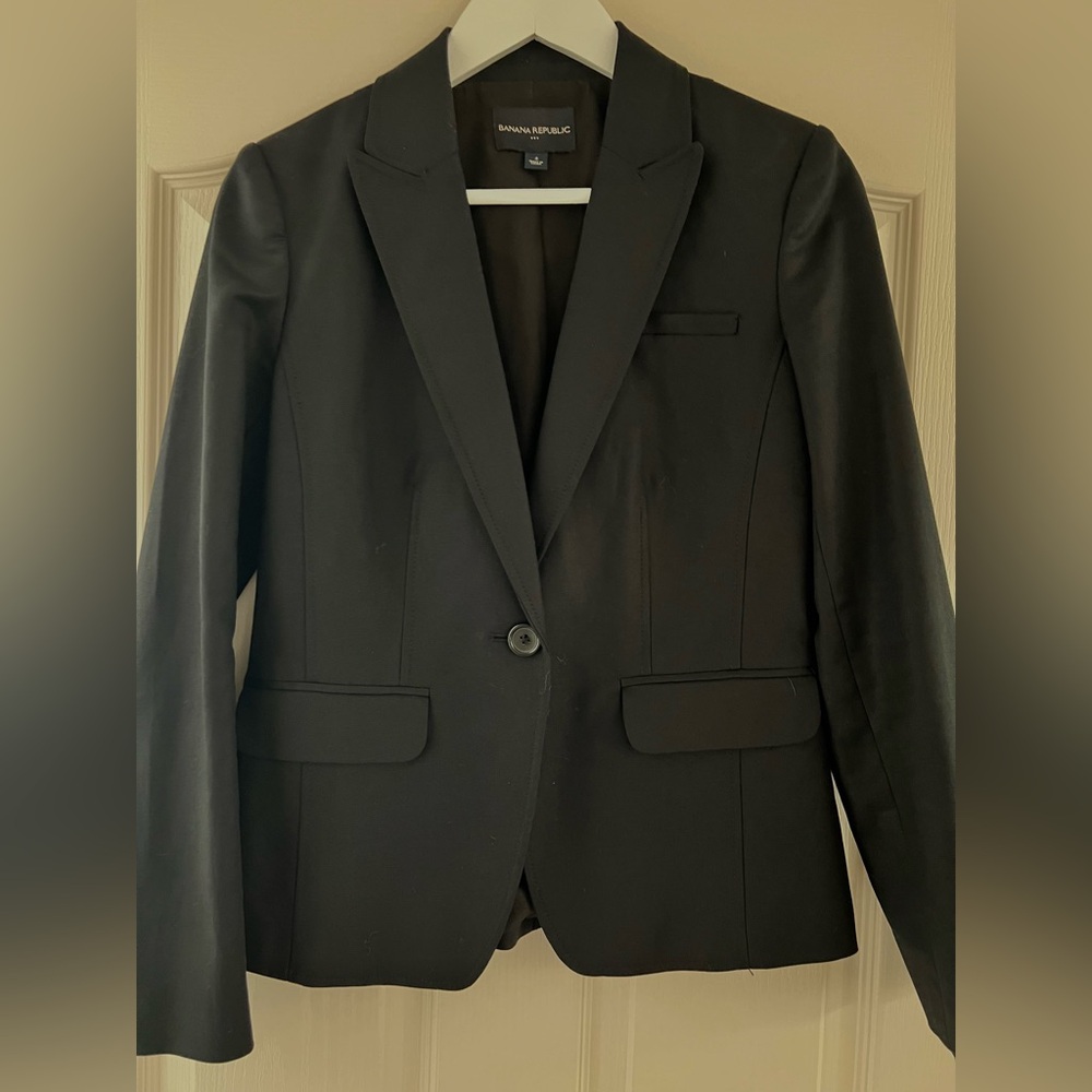 Banana Republic Women's Black Blazer, size 4